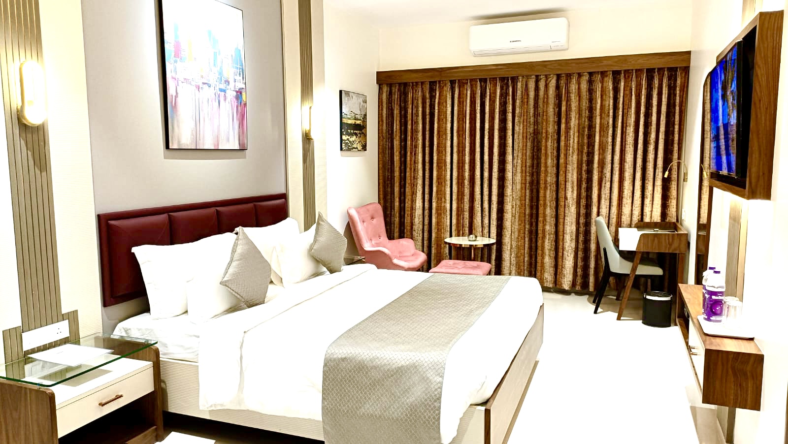 Super Deluxe Room with Courtyard — Pushpak Hotel & Convention Dhauli Square